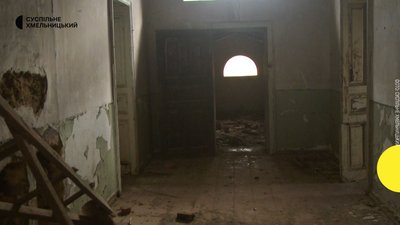 До 2008 року у маєтку була школа. 27.10.2022 рік. До 2008 року у маєтку була школа. 27.10.2022 рік.