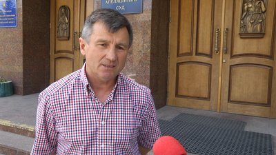 Невакцинований вчитель з Тернопільщини судився зі школою Невакцинований вчитель з Тернопільщини судився зі школою