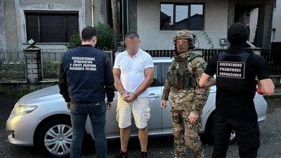 Трьох закарпатців підозрюють у незаконному переправленні через річку за кордон чоловіків призовного віку