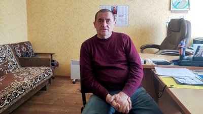 Лишились менше половини людей. Життя у селищі Новодмитрівка на Донеччині: репортаж