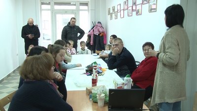 Близько 20-ти ужгородців взяли участь у майстер-класі із сортування сміття