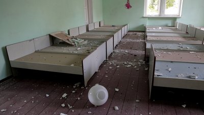 "Усі позбігалися і молились". Росіяни зруйнували житлові будинки і навчальний заклад на Запоріжжі