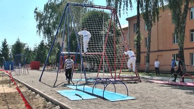 Перед поєдинком долали смугу перешкод. Фото: Суспільне Поділля. Перед поєдинком долали смугу перешкод. Фото: Суспільне Поділля.