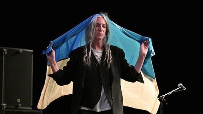 Патті Сміт виступила з українським прапором на концерті у Празі