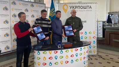 У Дніпрі відбулося спецпогашення нової марки від Укрпошти «Воїни світла. Воїни добра» У Дніпрі відбулося спецпогашення нової марки від Укрпошти «Воїни світла. Воїни добра»