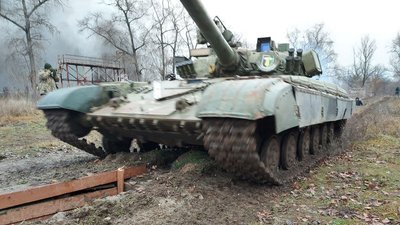 Смуга перешкод та обкатка танком: під Харковом тренуються обороняти регіон Смуга перешкод та обкатка танком: під Харковом тренуються обороняти регіон