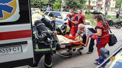 У Тернополі рятувальники допомогли 82-річній жінці, яка ледь не вчаділа в квартирі