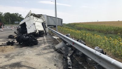 Зіткнення двох вантажівок на Полтавщині: травмований водій перебуває у реанімації Зіткнення двох вантажівок на Полтавщині: травмований водій перебуває у реанімації