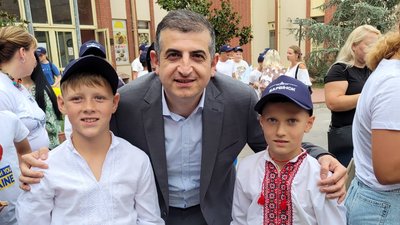Поїздка в Туреччину: продовження історії школярів з Луцька, які продавали черешні Поїздка в Туреччину: продовження історії школярів з Луцька, які продавали черешні
