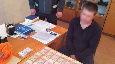 На Кіровоградщині затримали чоловіка, який пропонував поліцейському хабар
