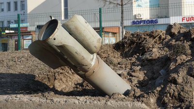 Наслідки обстрілу пункту гуманітарної допомоги у Харкові: фото Наслідки обстрілу пункту гуманітарної допомоги у Харкові: фото