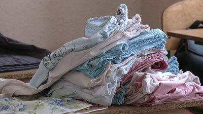 "З цього клаптика вийде двоє трусільов": на Рівненщині волонтерки шиють військовим спіднє "З цього клаптика вийде двоє трусільов": на Рівненщині волонтерки шиють військовим спіднє