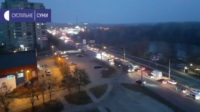 У Сумах на перетині вулиці Г.Крут з І. Сірка У Сумах на перетині вулиці Г.Крут з І. Сірка