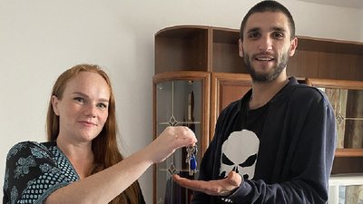Боєць з Івано-Франкіщини, який втратив ногу на війні, отримав квартиру Боєць з Івано-Франкіщини, який втратив ногу на війні, отримав квартиру