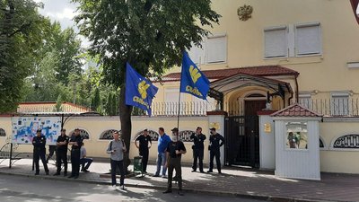 У Харкові пікетують консульство РФ