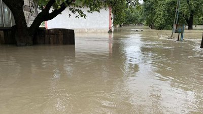 У Нижньому Вербіжі Коломийського району підтопило 10% від усіх житлових будинків У Нижньому Вербіжі Коломийського району підтопило 10% від усіх житлових будинків