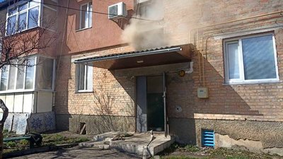 Людей евакуювали: на Черкащині зайнялося у двоповерховому будинку Людей евакуювали: на Черкащині зайнялося у двоповерховому будинку