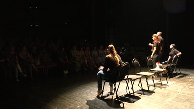 "Лишатися (не) можна": херсонські актори показали в Черкасах виставу на реальних подіях "Лишатися (не) можна": херсонські актори показали в Черкасах виставу на реальних подіях