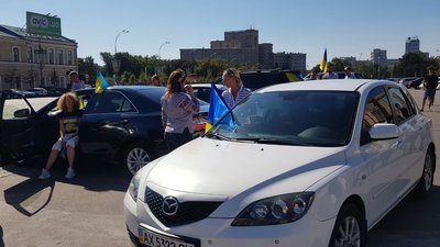 У День Незалежності харків’яни проїхалися центром міста з державними прапорами У День Незалежності харків’яни проїхалися центром міста з державними прапорами