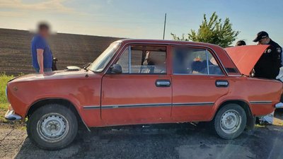 Жителька Херсонщини зняла "порчу" з пенсіонерки за понад півтори тисячі гривень Жителька Херсонщини зняла "порчу" з пенсіонерки за понад півтори тисячі гривень