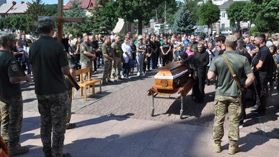Панахида за військовослужбовцем Олександром Хвалою