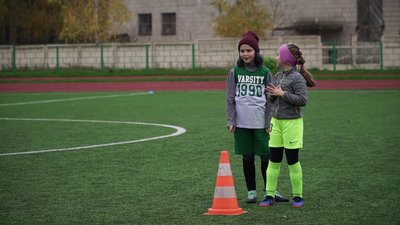 В житті Лії з’явився футбол. В житті Лії з’явився футбол.