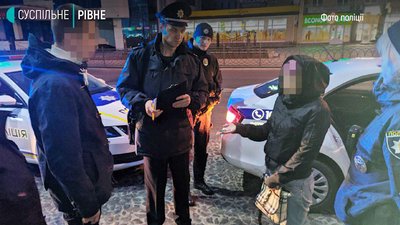 В Рівному жінка вкрала каблучку вартістю кілька тисяч доларів