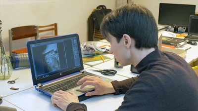 Вінничанин майструє фотоапарати з сірникової та картонної коробок, протигазу та бляшанок Вінничанин майструє фотоапарати з сірникової та картонної коробок, протигазу та бляшанок