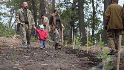 У львівському парку "Високий Замок" висадили понад 400 дерев У львівському парку "Високий Замок" висадили понад 400 дерев
