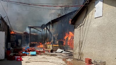 У Франківську сталася пожежа поблизу "Водоекотехпрому". Горять склади У Франківську сталася пожежа поблизу "Водоекотехпрому". Горять склади
