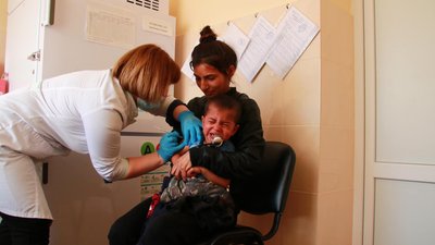 Майже 2 000 ромських дітей на Закарпатті отримали щеплення проти інфекційних хвороб Майже 2 000 ромських дітей на Закарпатті отримали щеплення проти інфекційних хвороб