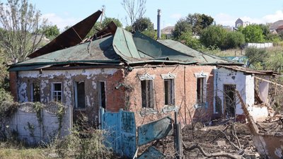 Пошкоджений будинок в Руській Лозовій внаслідок російського удару
