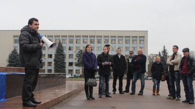 Перший "революційний" день на хмельницькому майдані Незалежності. Фото: з особистого архіву Олега Майданюка. Перший "революційний" день на хмельницькому майдані Незалежності. Фото: з особистого архіву Олега Майданюка.