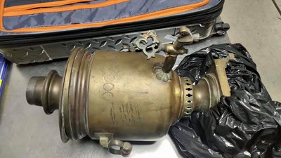 Київські митники затримали американця, який намагався вивезти самовар