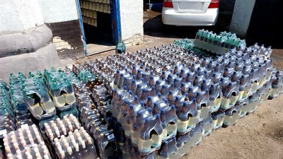 Два роки "сухий закон": як зберігають вилучений алкоголь, чи повернуть його власникам, коли скасують заборону Два роки "сухий закон": як зберігають вилучений алкоголь, чи повернуть його власникам, коли скасують заборону