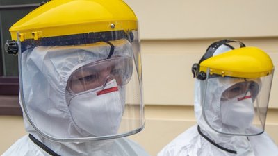 Хворі на COVID-19 працівники госпітальних баз Дніпропетровщини можуть отримати матеріальну допомогу