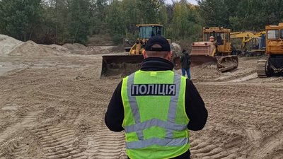 Повідомили про підозру через незаконний видобуток піску