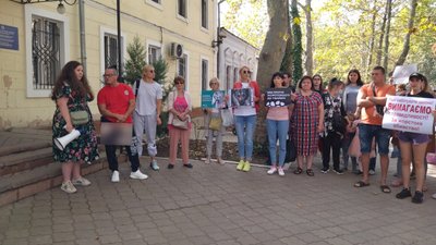 У Миколаєві люди вимагають суворішого покарання для підозрюваного у вбивстві собаки У Миколаєві люди вимагають суворішого покарання для підозрюваного у вбивстві собаки