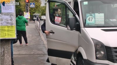 «Пасажирів виганяємо ногами»: як хмельницькі перевізники виходять з карантину