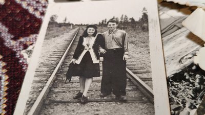 "Я сама пішла б на фронт": 97-річна зв'язкова УПА з Волині чекає правнуків з війни