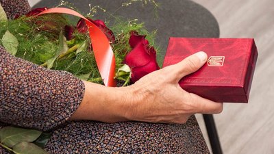 На Закарпатті матері полеглого прикордонника Андрія Алексика вручили медаль