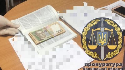У Харкові на хабарі викрили помічницю судді — прокуратура У Харкові на хабарі викрили помічницю судді — прокуратура