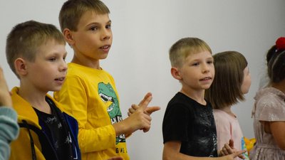 Сирітство під час війни: як на Миколаївщині розвивають сімейні форми виховання Сирітство під час війни: як на Миколаївщині розвивають сімейні форми виховання
