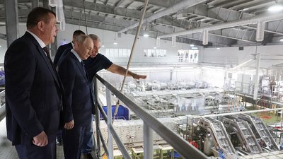 Путін, острів Ітуруп, Курильські острови, рибопереробний завод «Ясний» на острові Ітуруп