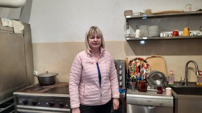 У Карітасі на Тернопільщині готують їжу для тимчасово переміщених людей У Карітасі на Тернопільщині готують їжу для тимчасово переміщених людей
