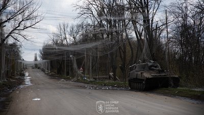 Дорога затягнута антидроновими сітками