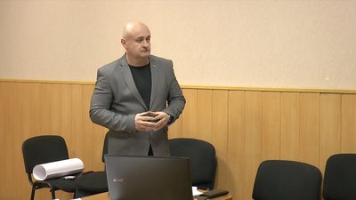 Правил дорожнього руху не порушував, травматичним пістолетом не погрожував, - депутат В. Олабін