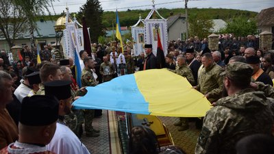 На Тернопільщині попрощалися із військовослужбовцем Володимиром Вітівим На Тернопільщині попрощалися із військовослужбовцем Володимиром Вітівим