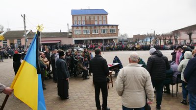 "З перших днів пішли захищати свою землю". На Сумщині попрощалися з загиблими захисниками "З перших днів пішли захищати свою землю". На Сумщині попрощалися з загиблими захисниками