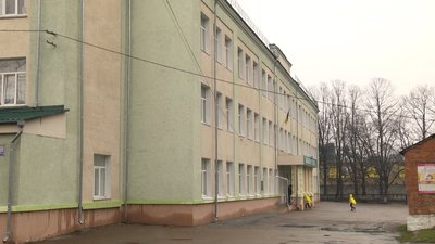 У Житомирі біля школи №8 встановили пішохідний перехід з острівцями безпеки У Житомирі біля школи №8 встановили пішохідний перехід з острівцями безпеки